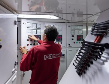 De Keizer Marine Engineering-room